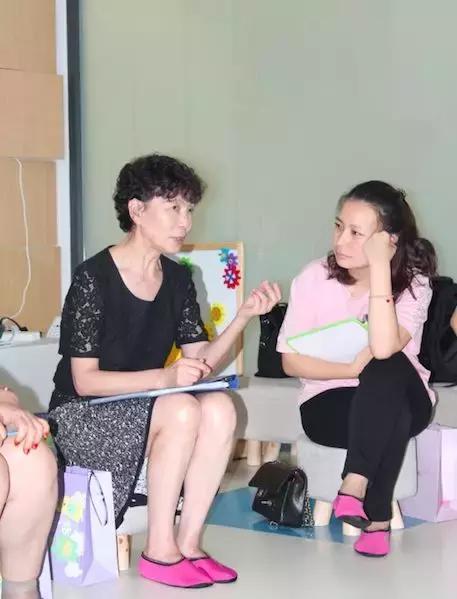 丝袜母亲暑假,丝袜母亲的暑假奇遇记