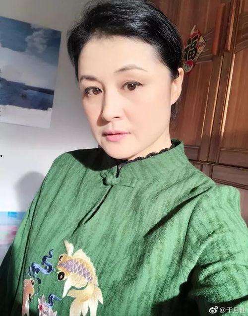 于月仙丝袜照片,性感女神的优雅诱惑